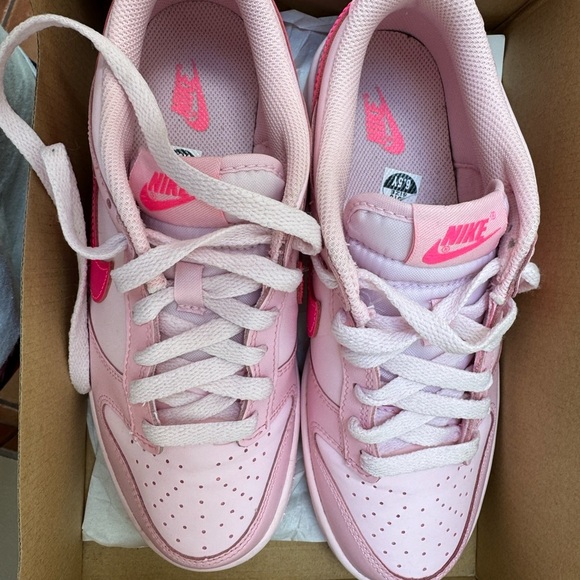 Nike Dunk Low Triple Pink Sneakers - Picture 7 of 7